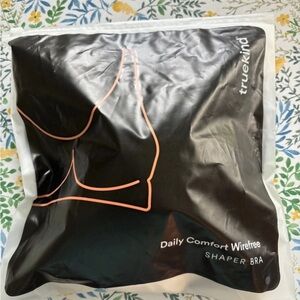Truekind Shapermint bra. Beige. NWT. Band extender included